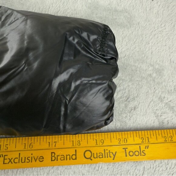 Patagonia NWT Women's Size Small Ravens Rocks Puffer Jacket 28030 - Picture 13 of 14